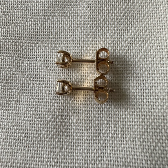 Mejuri Round Topaz Studs - Picture 9 of 12